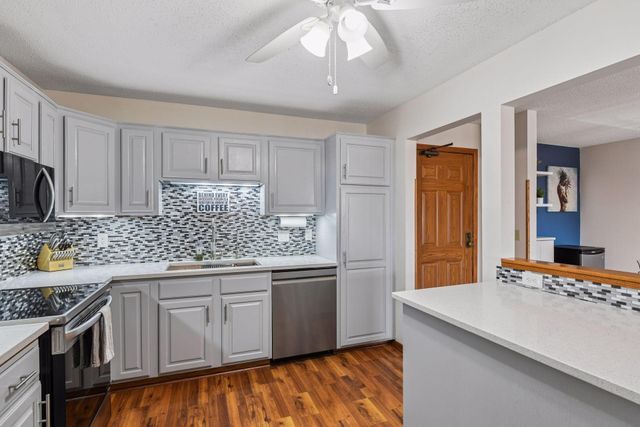 4465 Trenton Lane N 301, Plymouth, MN 55442