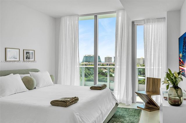 9201 E Bay Harbor Drive PH809, Bay Harbor Islands, FL 33154