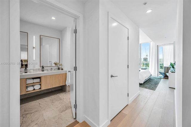9201 E Bay Harbor Drive PH809, Bay Harbor Islands, FL 33154