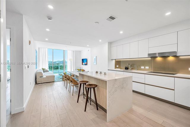 9201 E Bay Harbor Drive PH809, Bay Harbor Islands, FL 33154
