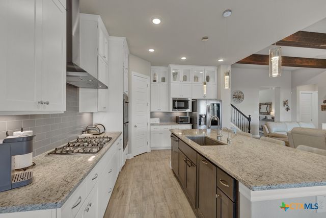 1426 Village Inn, New Braunfels, TX 78132