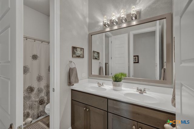 1426 Village Inn, New Braunfels, TX 78132