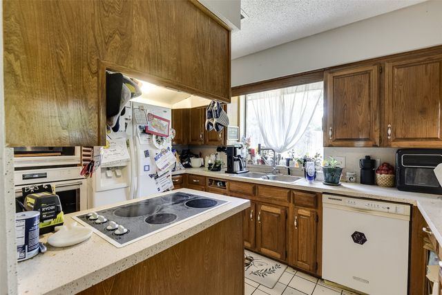 202 Pecan Creek Street, Red Oak, TX 75154