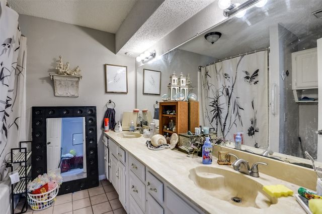 202 Pecan Creek Street, Red Oak, TX 75154