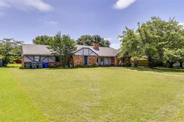 202 Pecan Creek Street, Red Oak, TX 75154