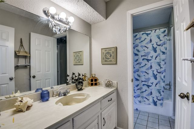 202 Pecan Creek Street, Red Oak, TX 75154