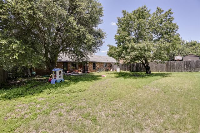 202 Pecan Creek Street, Red Oak, TX 75154