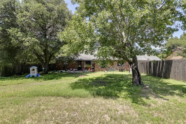 202 Pecan Creek Street, Red Oak, TX 75154