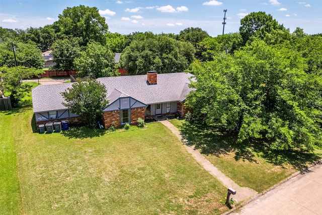 202 Pecan Creek Street, Red Oak, TX 75154