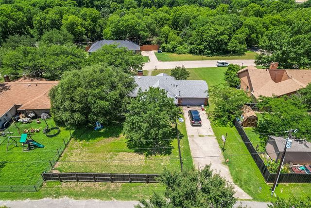 202 Pecan Creek Street, Red Oak, TX 75154