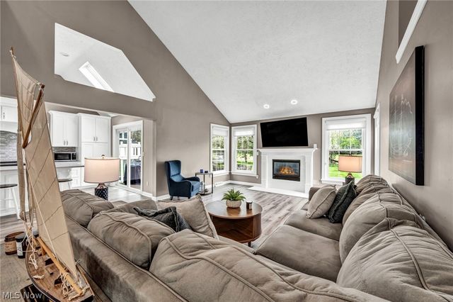 188 W Sturbridge Drive, Medina, OH 44256