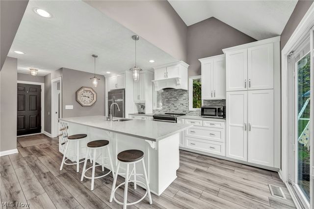 188 W Sturbridge Drive, Medina, OH 44256