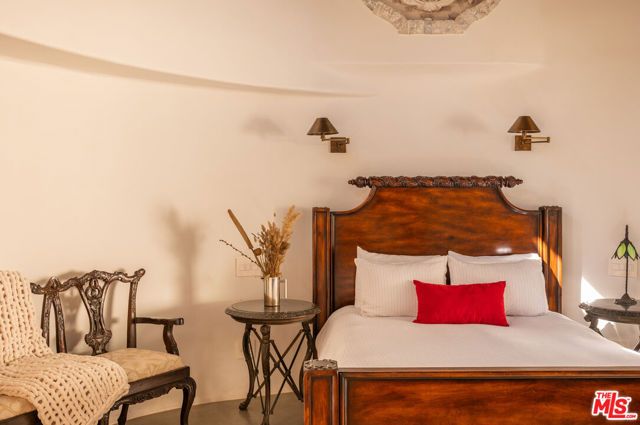 8978 Wonderland Avenue, Los Angeles, CA 90046