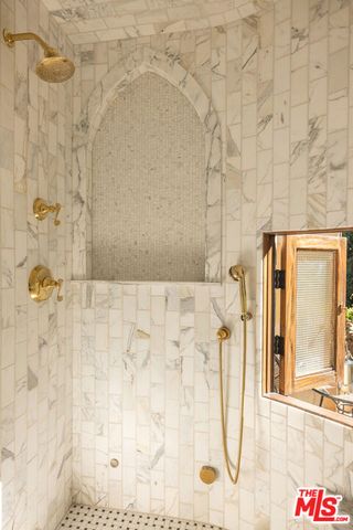 8978 Wonderland Avenue, Los Angeles, CA 90046