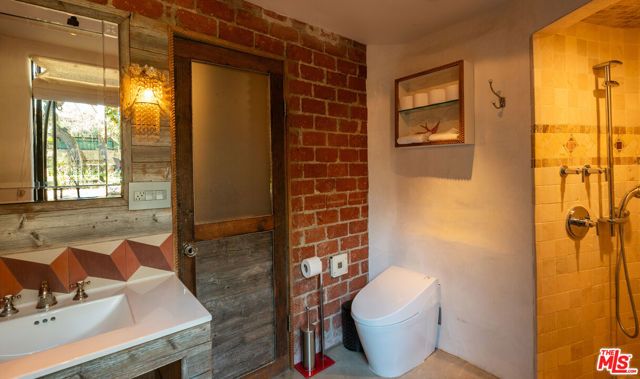 8978 Wonderland Avenue, Los Angeles, CA 90046