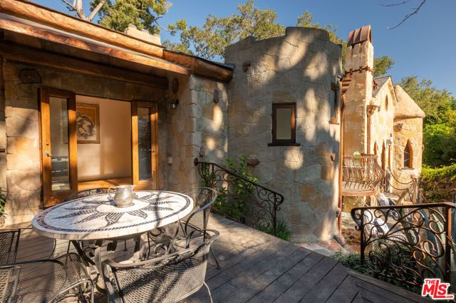 8978 Wonderland Avenue, Los Angeles, CA 90046