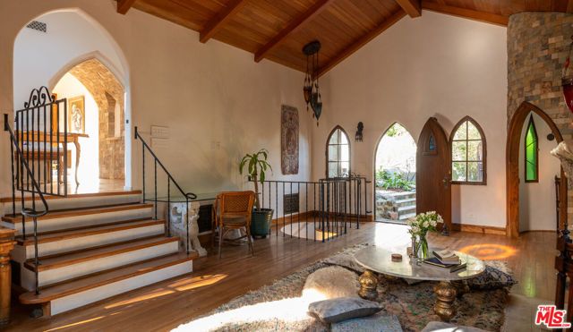 8978 Wonderland Avenue, Los Angeles, CA 90046