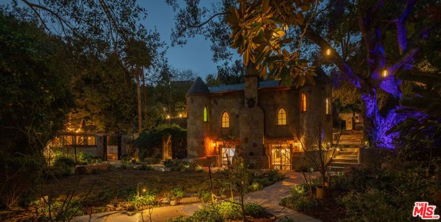 8978 Wonderland Avenue, Los Angeles, CA 90046