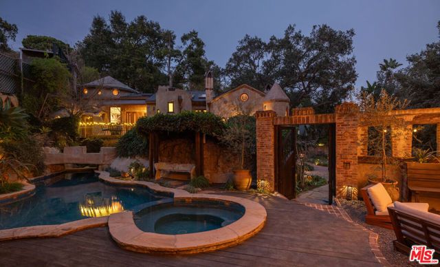 8978 Wonderland Avenue, Los Angeles, CA 90046