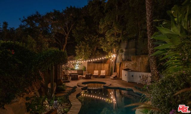 8978 Wonderland Avenue, Los Angeles, CA 90046