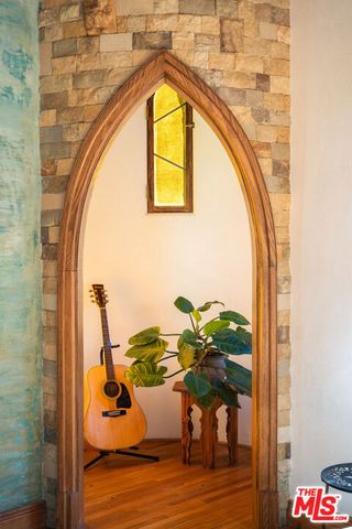 8978 Wonderland Avenue, Los Angeles, CA 90046