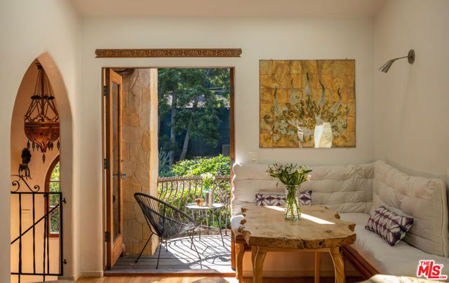 8978 Wonderland Avenue, Los Angeles, CA 90046