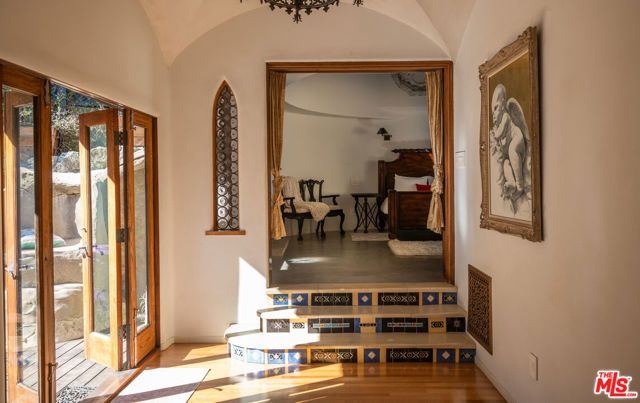 8978 Wonderland Avenue, Los Angeles, CA 90046