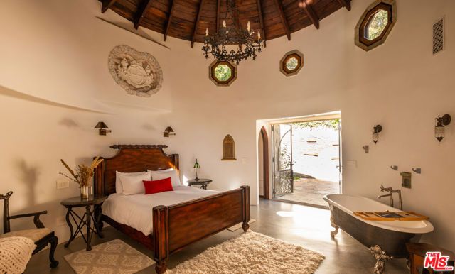 8978 Wonderland Avenue, Los Angeles, CA 90046