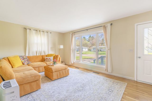 2831 Briarwood Drive, Kalamazoo, MI 49004