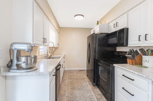 2831 Briarwood Drive, Kalamazoo, MI 49004