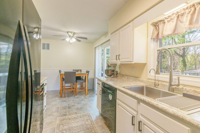 2831 Briarwood Drive, Kalamazoo, MI 49004