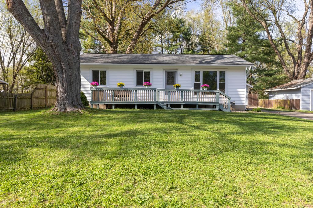 2831 Briarwood Drive, Kalamazoo, MI 49004