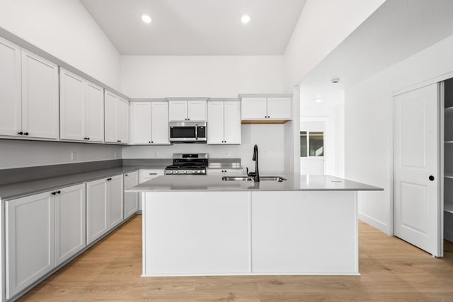 440 NW Monte Vista Avenue 126, Madras, OR 97741