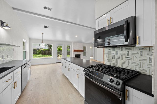 8708 Huebinger PASS, Austin, TX 78745