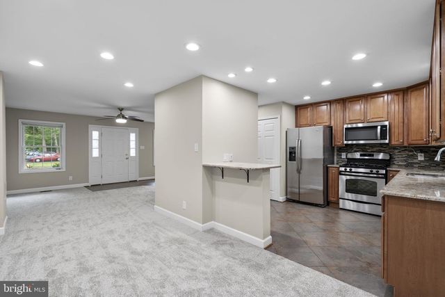 14894 LAMBETH SQ, Centreville, VA 20120