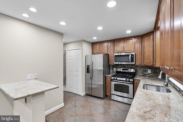 14894 LAMBETH SQ, Centreville, VA 20120