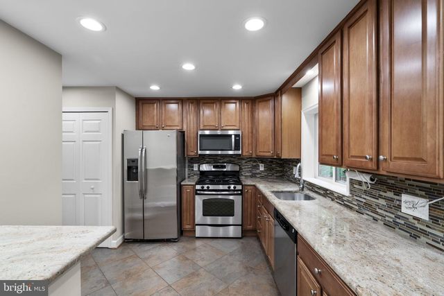 14894 LAMBETH SQ, Centreville, VA 20120