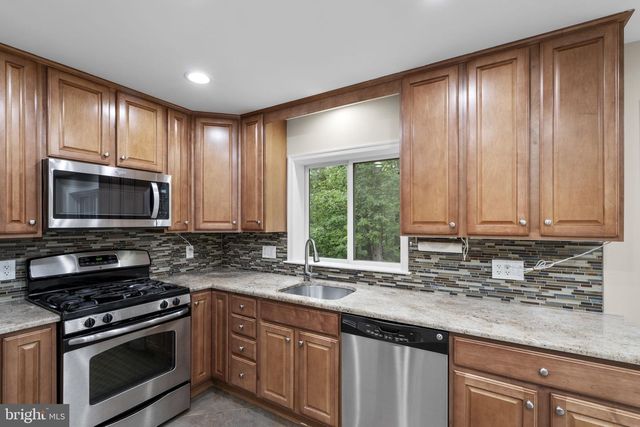 14894 LAMBETH SQ, Centreville, VA 20120