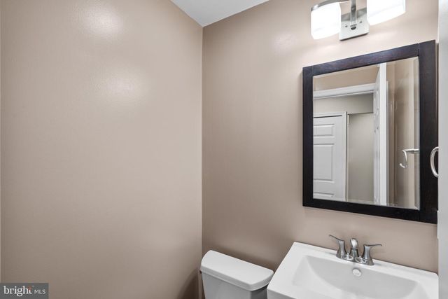14894 LAMBETH SQ, Centreville, VA 20120