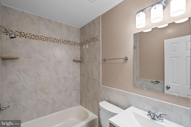 14894 LAMBETH SQ, Centreville, VA 20120