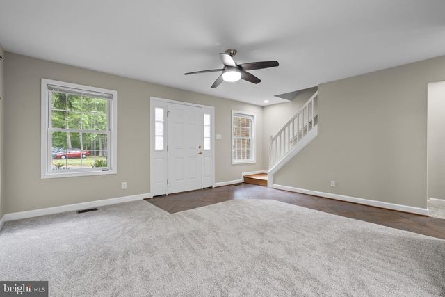 14894 LAMBETH SQ, Centreville, VA 20120