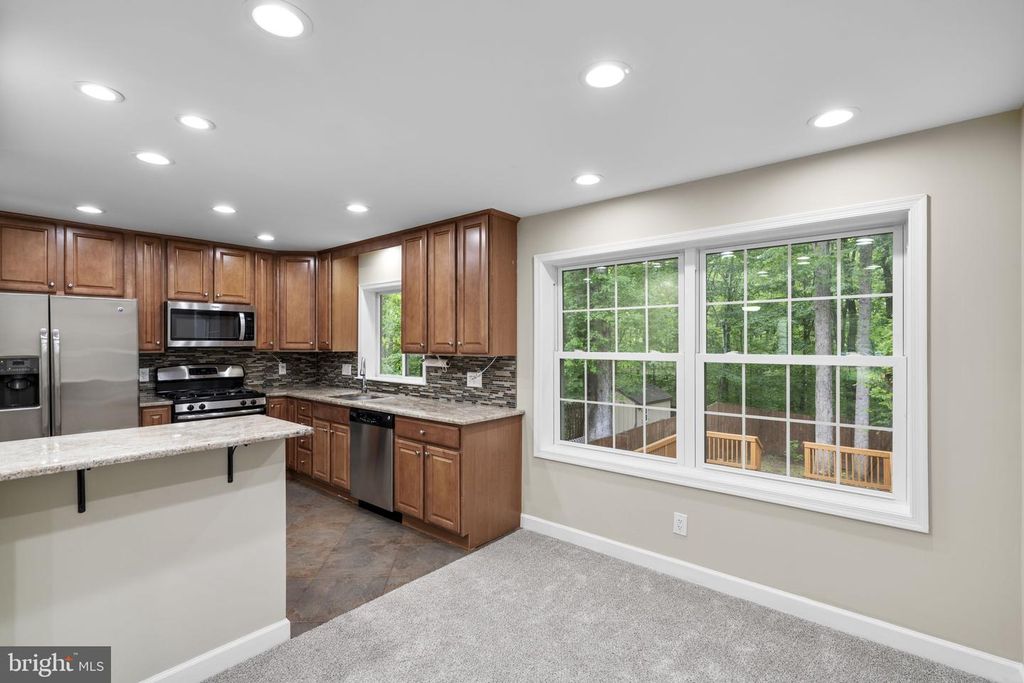 14894 LAMBETH SQ, Centreville, VA 20120