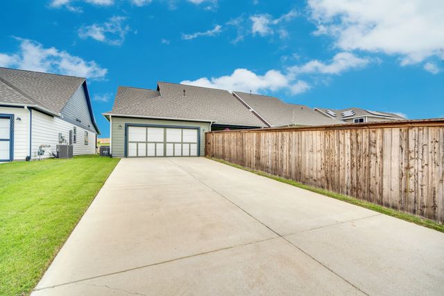 10935 Eva Mae Boulevard, Grand Prairie, TX 76065