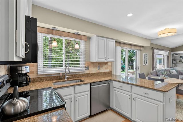 7071 Foxcreek Drive, Canton, MI 48187