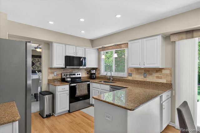 7071 Foxcreek Drive, Canton, MI 48187