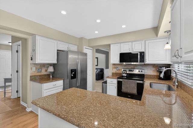 7071 Foxcreek Drive, Canton, MI 48187