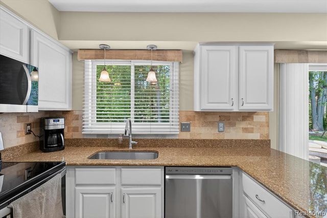 7071 Foxcreek Drive, Canton, MI 48187
