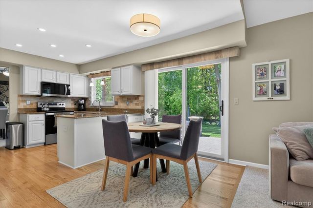 7071 Foxcreek Drive, Canton, MI 48187