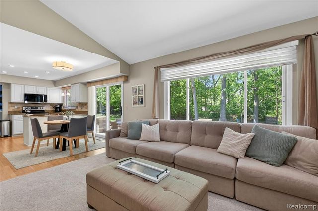 7071 Foxcreek Drive, Canton, MI 48187