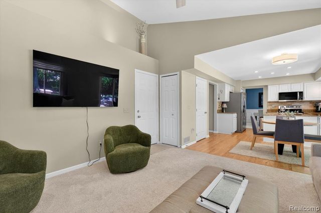 7071 Foxcreek Drive, Canton, MI 48187